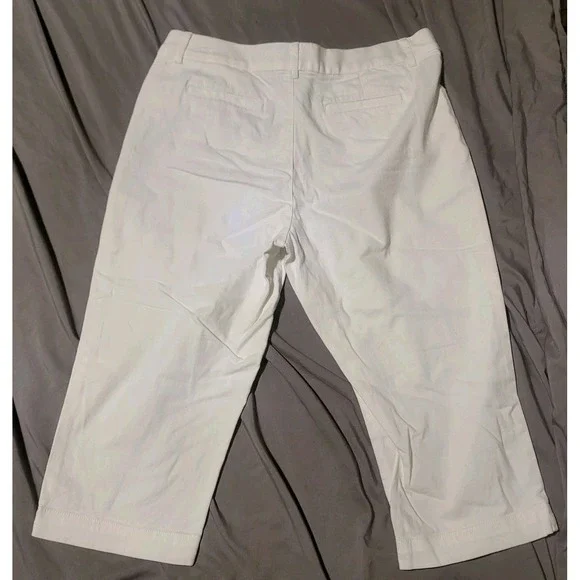 ST JOHN'S BAY Women's White Capri Pants Sz 10 Zip Stretch Mid Rise 98% Cotton‎ - Picture 4 of 5